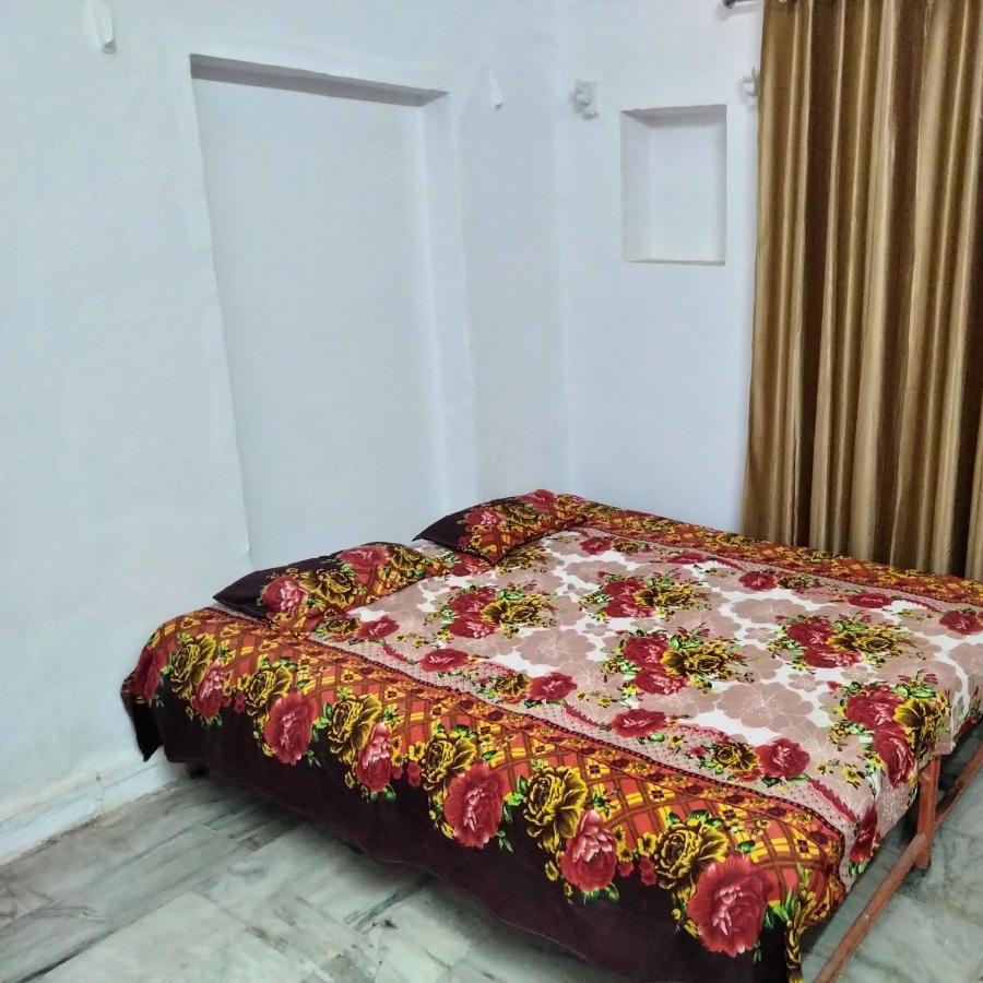 Hotel Shri Swami Sheetal Das Akhada B1-88 Assi , Near Pushkar Talab,Varanasi, Ashram Dharmshala Habitación foto